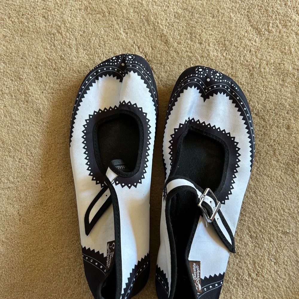 Hot Chocolate design shoes Mary Jane style soft moccasin feel. Sz 7 (37). B&W.